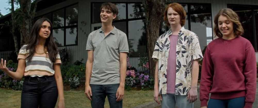 Eduardo Franco's The Package Is All About A Friend In Need Is A Freind Indeed | Netflix's The Package (2018) Review